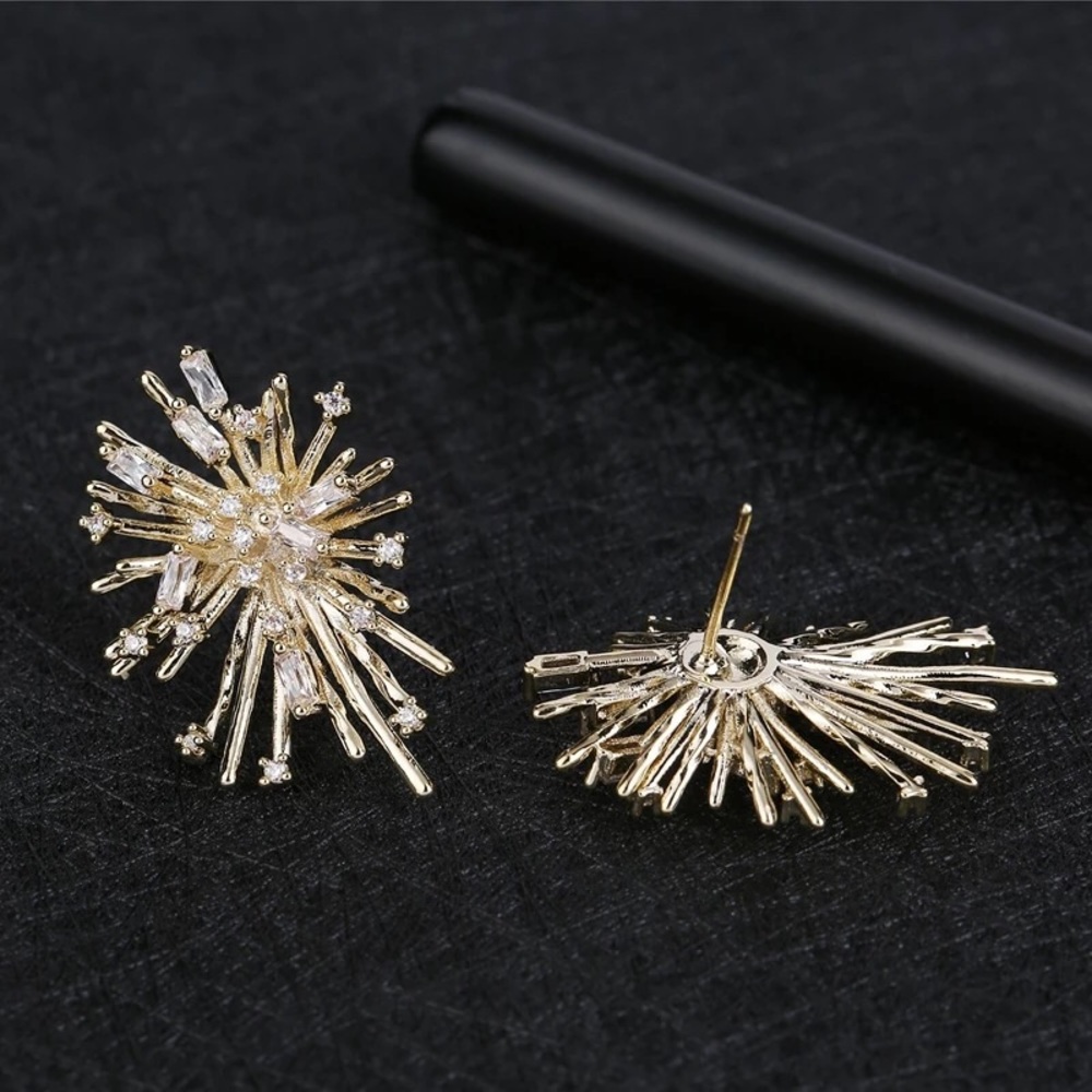 NIB 18kt Gold Star Galaxy Diamond Earrings - Picture 3 of 5